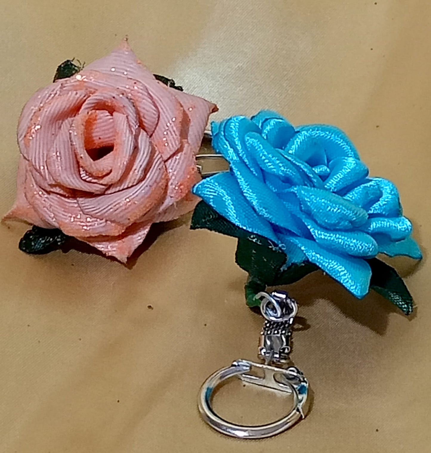 🌸 Llavero Flor de Raso